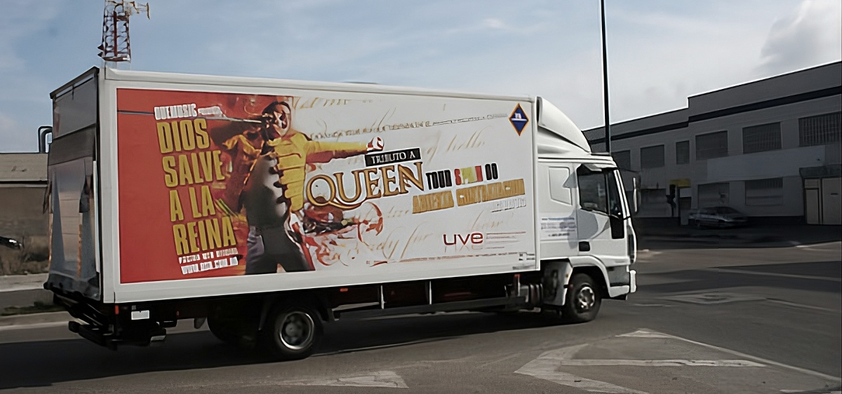 Dios Salve a la Reina — truck wrap real execution